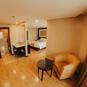 Premier Wing Queen Room